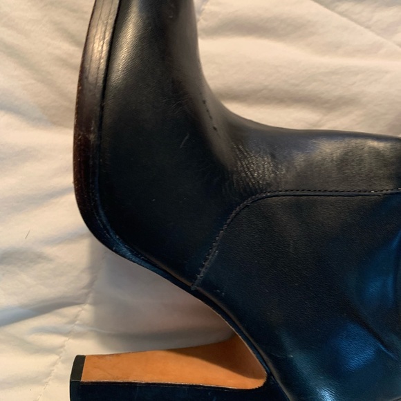 Hardly worn block heel boots - Picture 2 of 3